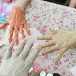 色々な色のクレイでパック